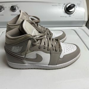 Mens Jordan 1 size 10 white/linen